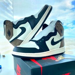 Nike Air Jordan 1 Retro High OG in Dark Mocha Brown
